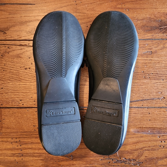 NWOT Bare Traps Restless leather flats Size 7 Color black - Picture 4 of 7